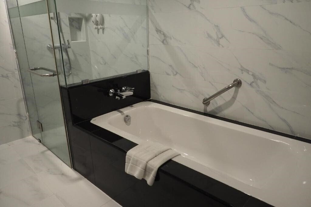 Фотография Empress Pattaya Hotel 2*