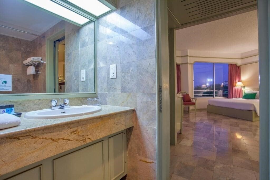 Zdjęcie Cholchan Pattaya Beach Resort 4*