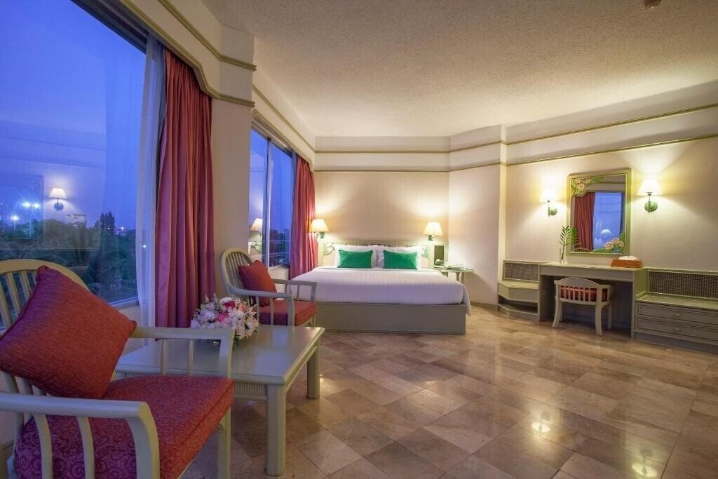 Zdjęcie Cholchan Pattaya Beach Resort 4*