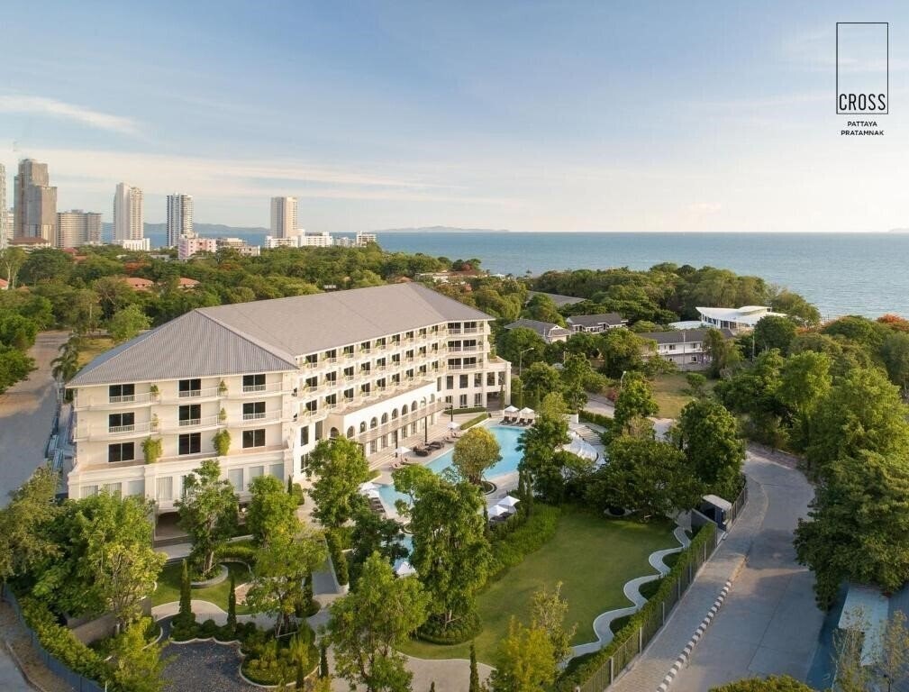 Hotel Cross Pattaya Pratamnak 5*