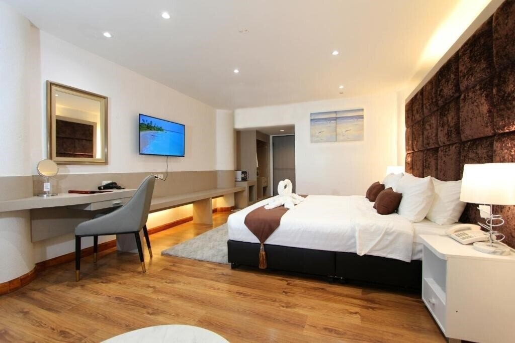 Отель Pooh Beach Resort & Spa ***** 5*