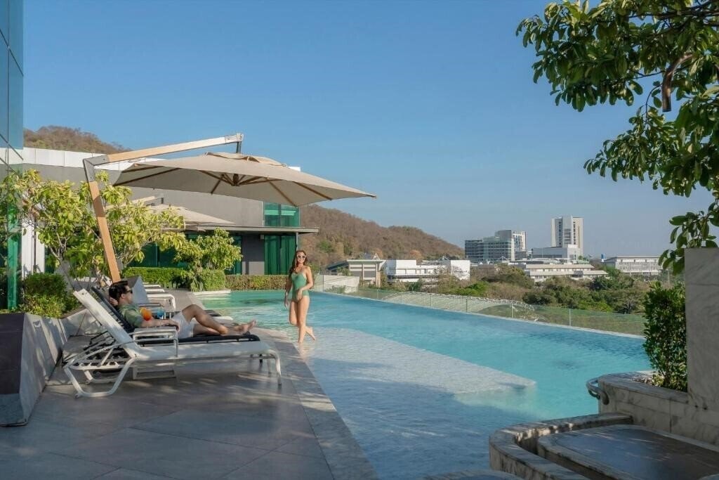 Hotel Holiday Inn & Suites Siracha Laemchabang 4*