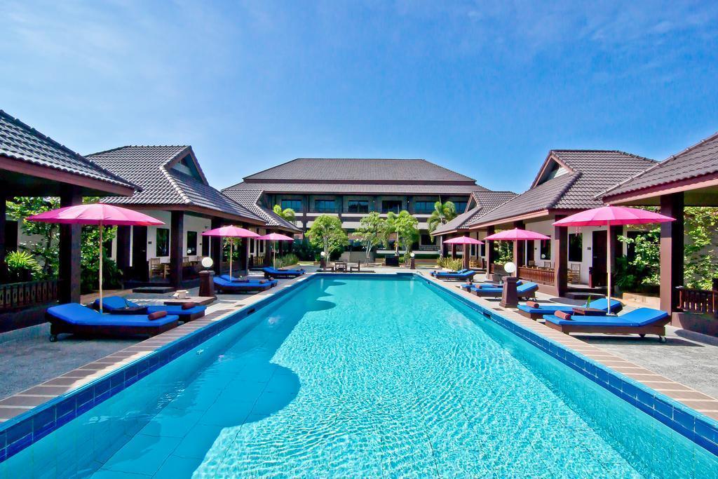 Отель Rose Bay Resort 3*