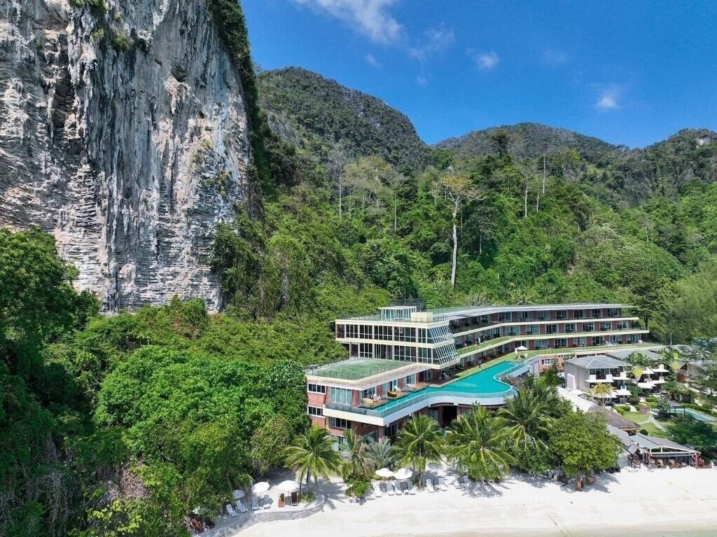 Готель Phi Phi Cliff Beach Resort 3*