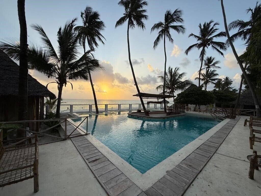 Hotel Tiki Beach Club & Resort 4*