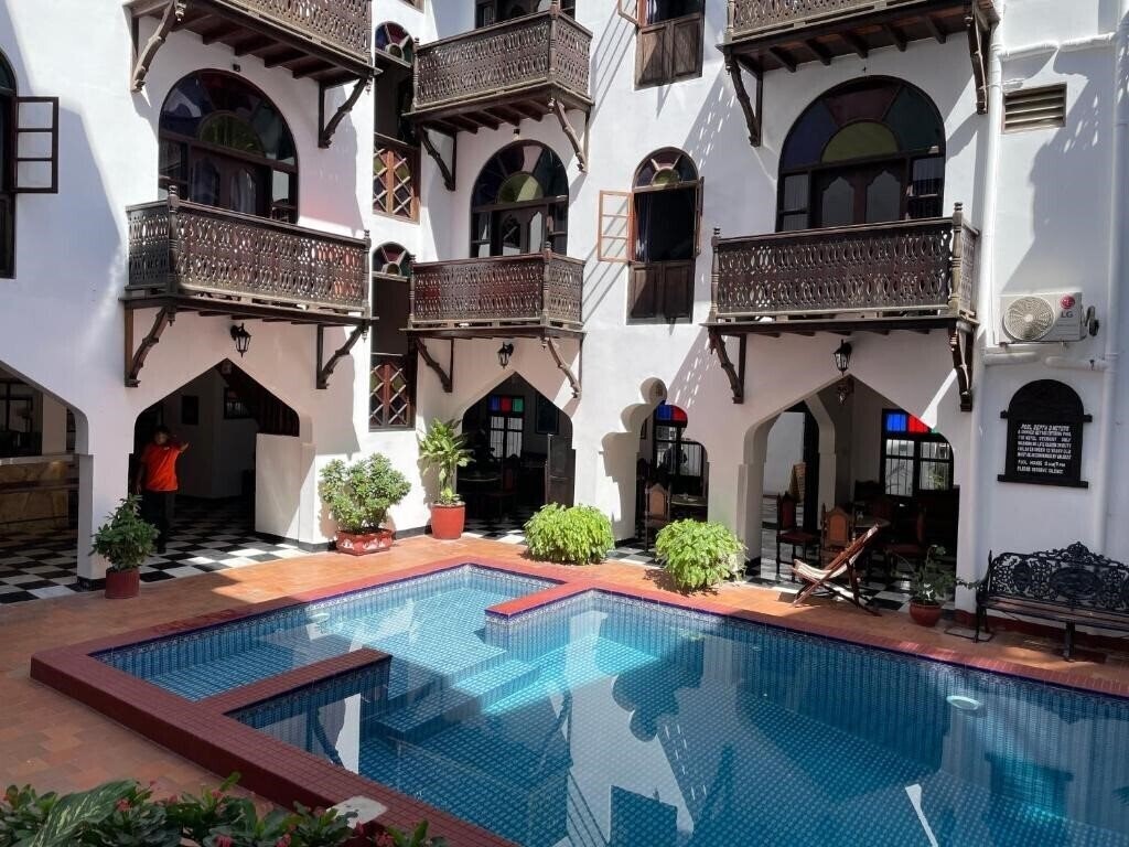 Zdjęcia Dhow Palace Hotel (ex. Dhow Palace) 4*