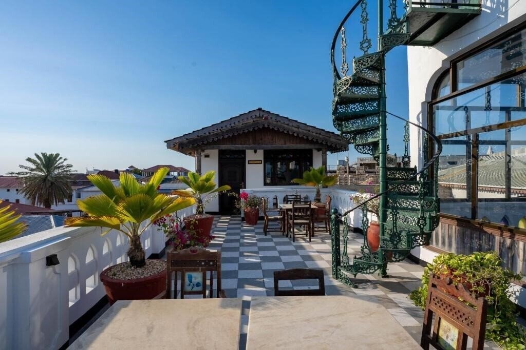 Zdjęcie Dhow Palace Hotel (ex. Dhow Palace) 4*