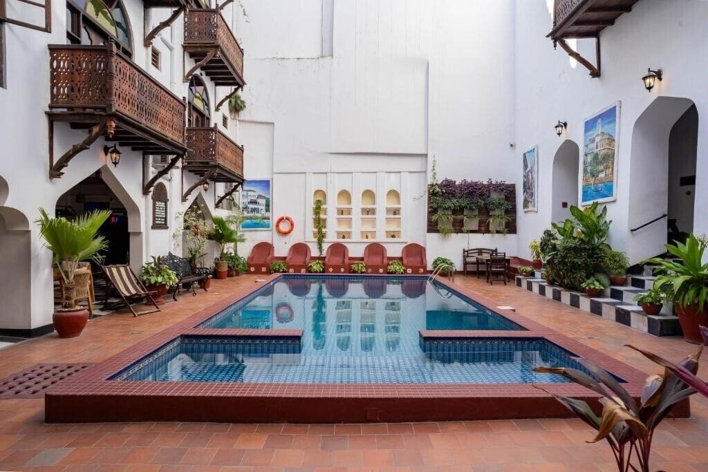 Zdjęcie Dhow Palace Hotel (ex. Dhow Palace) 4*