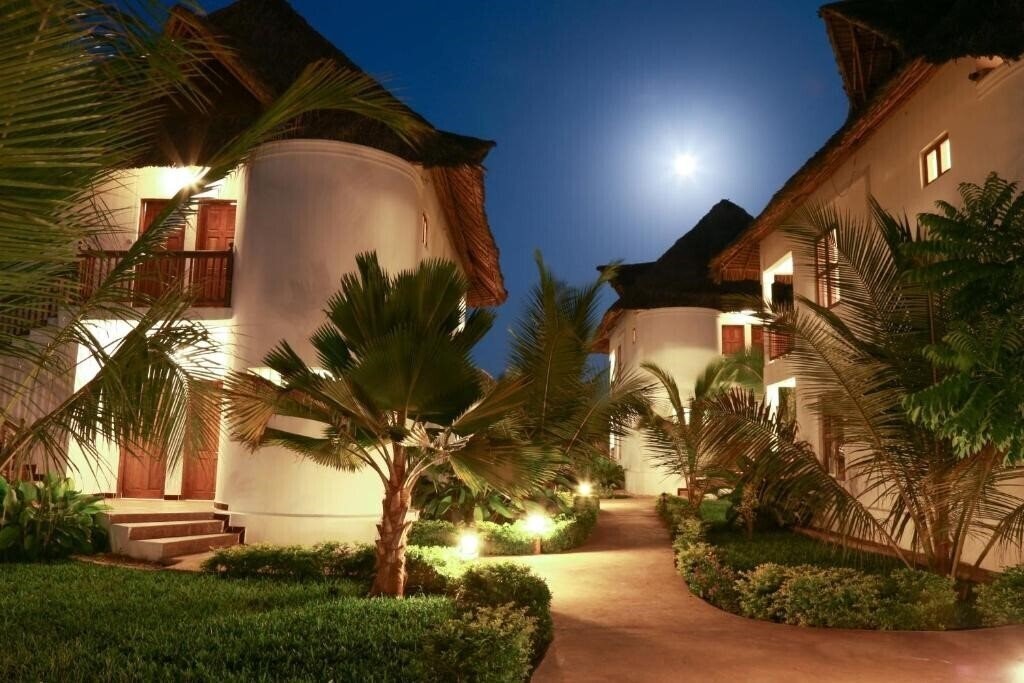 Отель Zanzibar Bahari Villas 4*