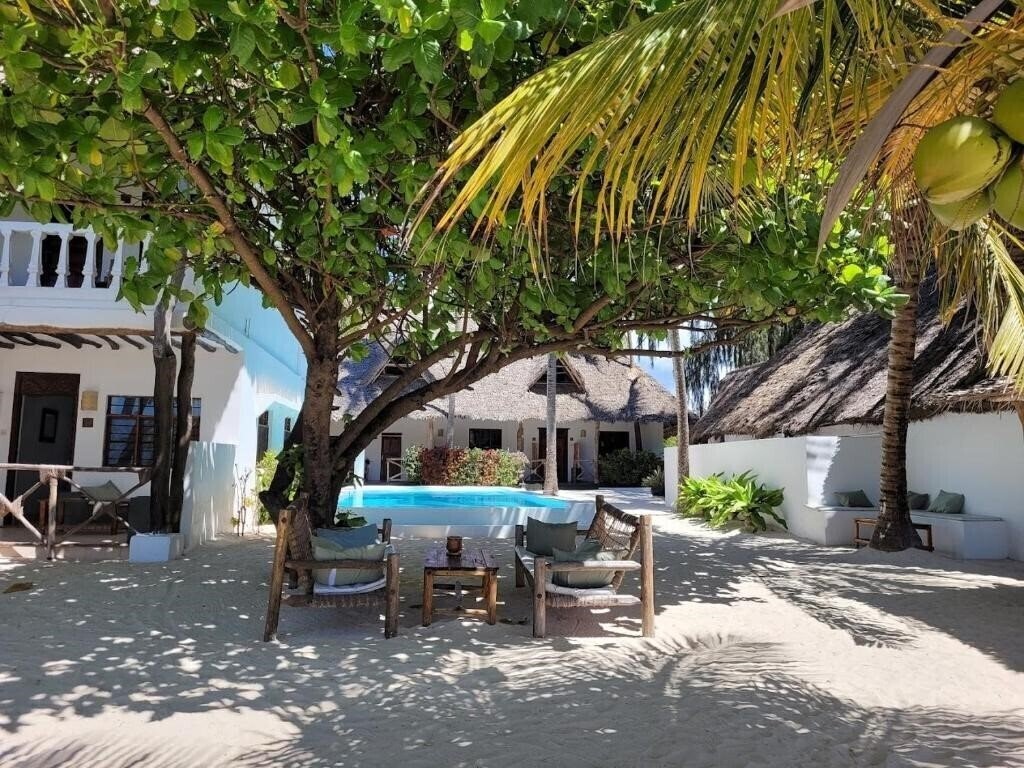 Готель Makuti Beach Bungalows 4*