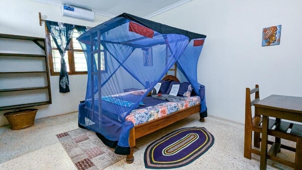 Готель Mwana House 2*