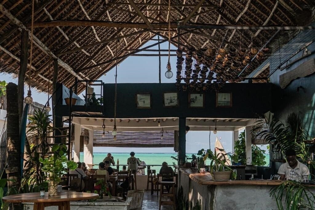 Готель The Waterfront Zanzibar Beach Hotel 4*