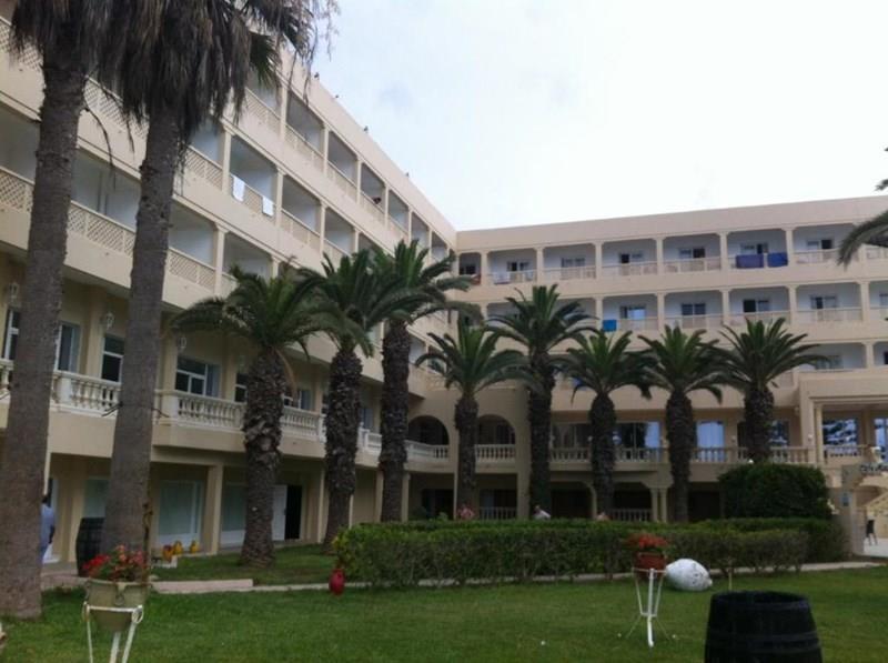 Отель Les Colombes 3*