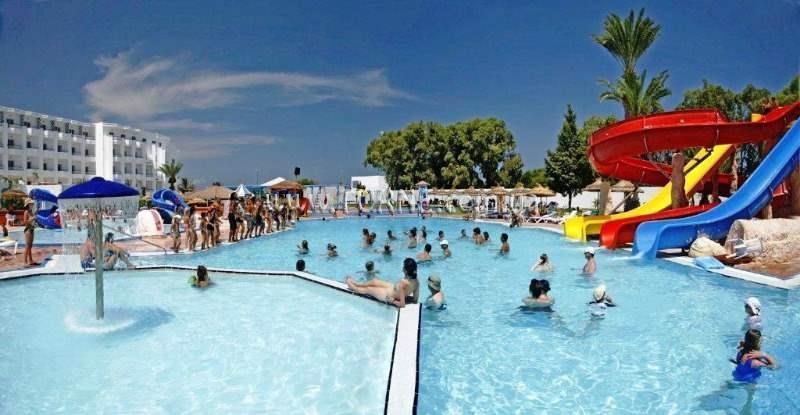 Готель Daphne Club Skanes Beach 4*