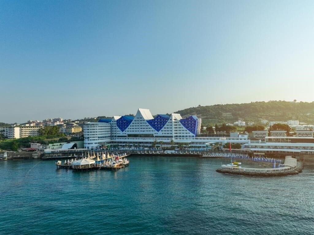 Zdjęcie Orange County Resort Hotel Alanya (ex. Vikingen Quality Resort) 5*