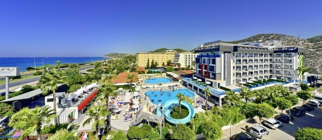 Отель White City Beach Hotel 4*
