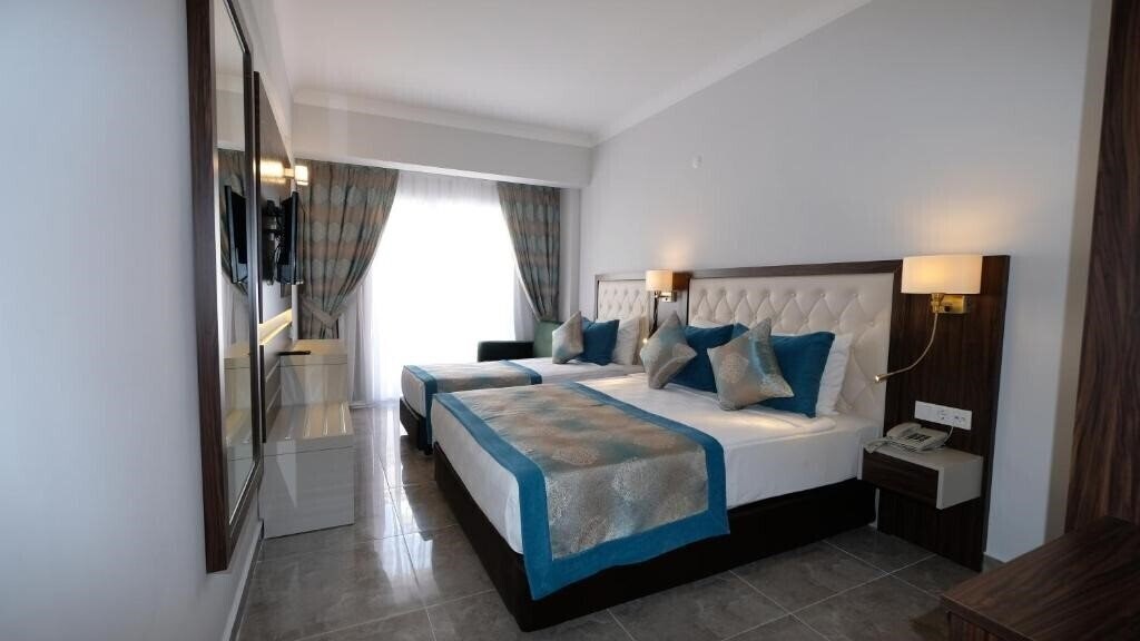 Hotel Cleopatra Golden Beach Hotel 4*