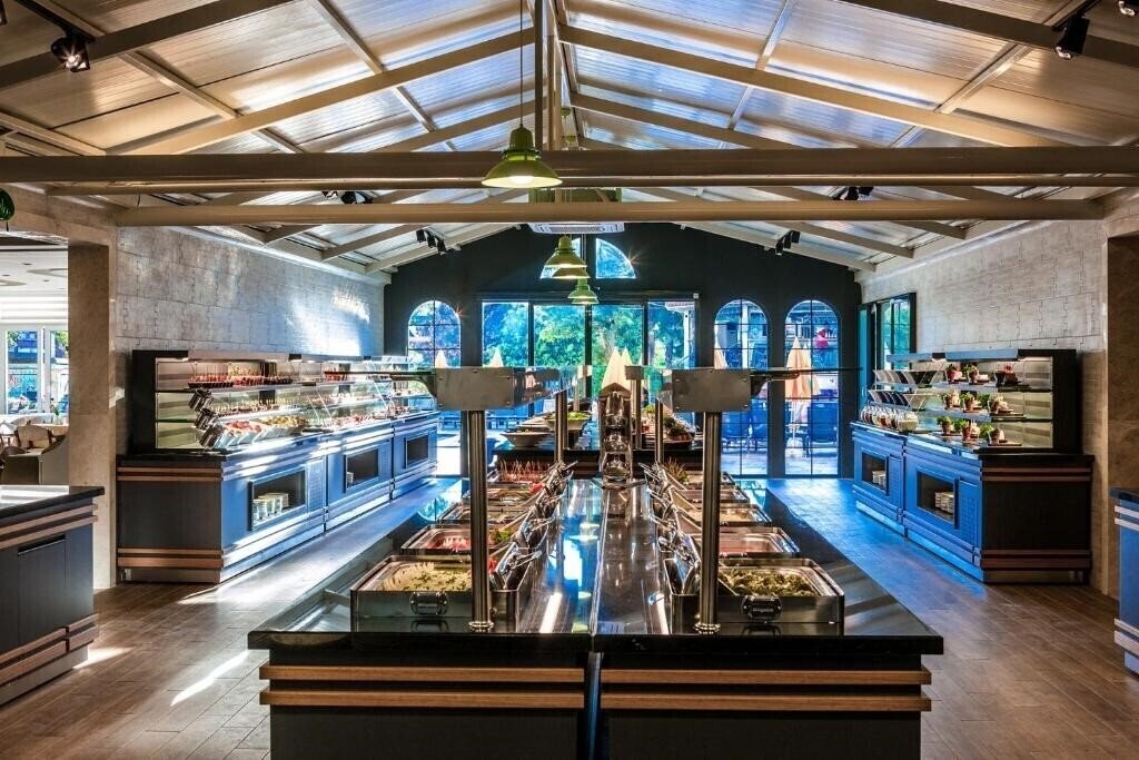 Obraz Villa Sun Flower Hotel (ex. Villa Sunflower Aparts & Suites) 4*