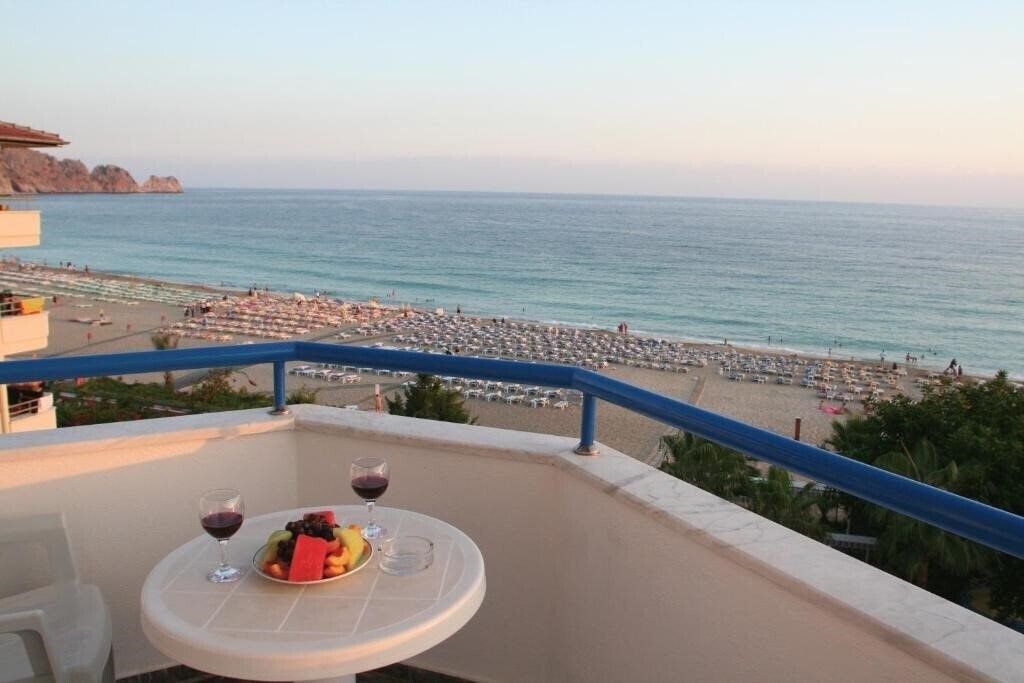 Отель Elysee Beach Hotel 3*