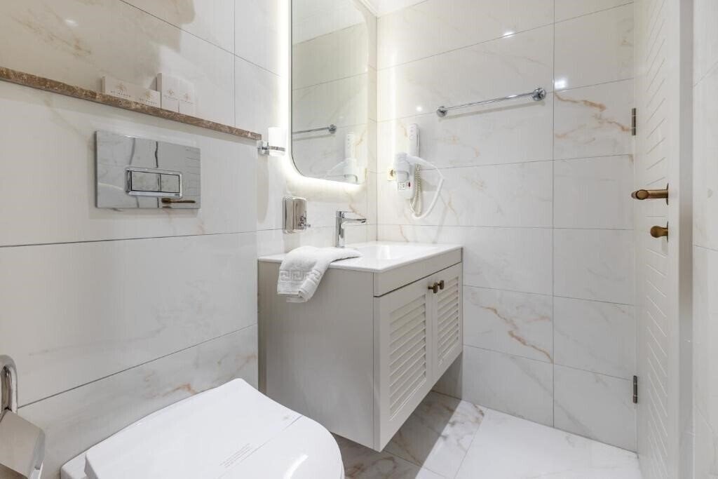 Фотографія De'Manor Hotel (ex. De Manor Boutique Hotel, DeManor Hotel Adult Only, Blue Island Hotel, Plaza Hotel) 3*