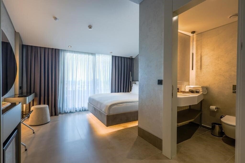 Zdjęcie Four Hills Hotel (ex. Akberlin Hotel, Ak Berlin) 3*