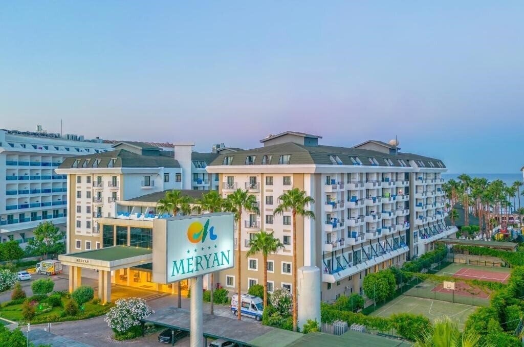Готель Meryan Hotel 5*