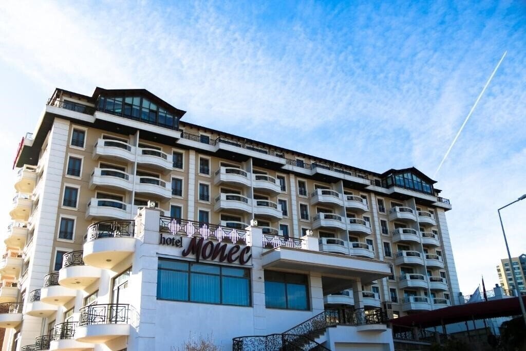Hotel Monec 4*
