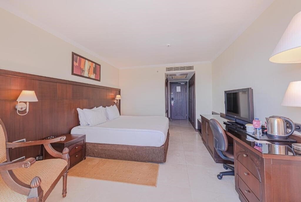 Фотографія Crowne Plaza Antalya by IHG (ex. Crowne Plaza Antalya, Crowne Plaza Hotel) 5*