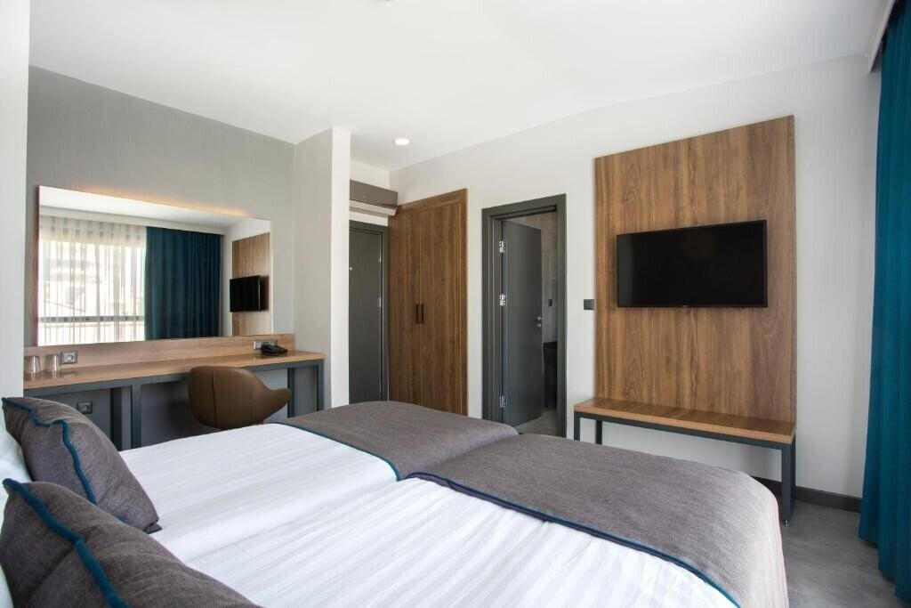 Zdjęcia Falcon 1511 3*