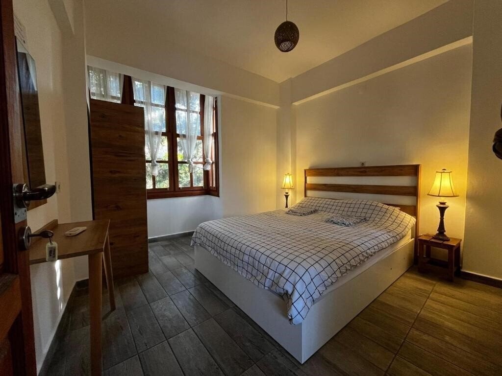 Hotel Kuyu Beergarden Hostel (ex. Kuyu Hostel Pub, Kuyu Hostel & Bar) 3*