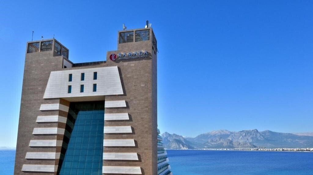 Готель Ramada Plaza By Wyndham Antalya (ex. Ramada Plaza Antalya) 5*