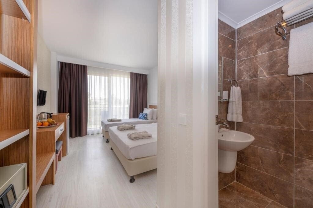 Фотографія A Hotel Side 3*