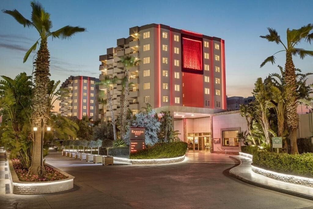 Готель Ramada Resort Lara 5*
