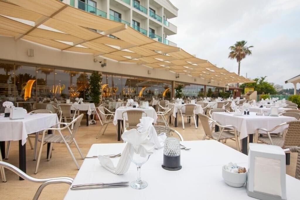 Zdjęcie Club Hotel Falcon 4*