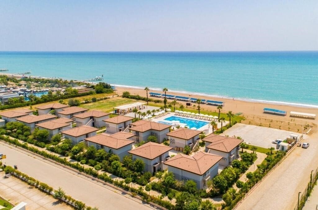 Готель Crystal Boutique Beach Resort 5*