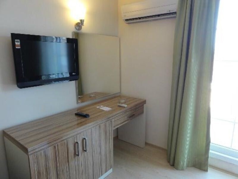 Фотографія Castle Hotel (ex. Justiniano Hotel Varuna) 4*