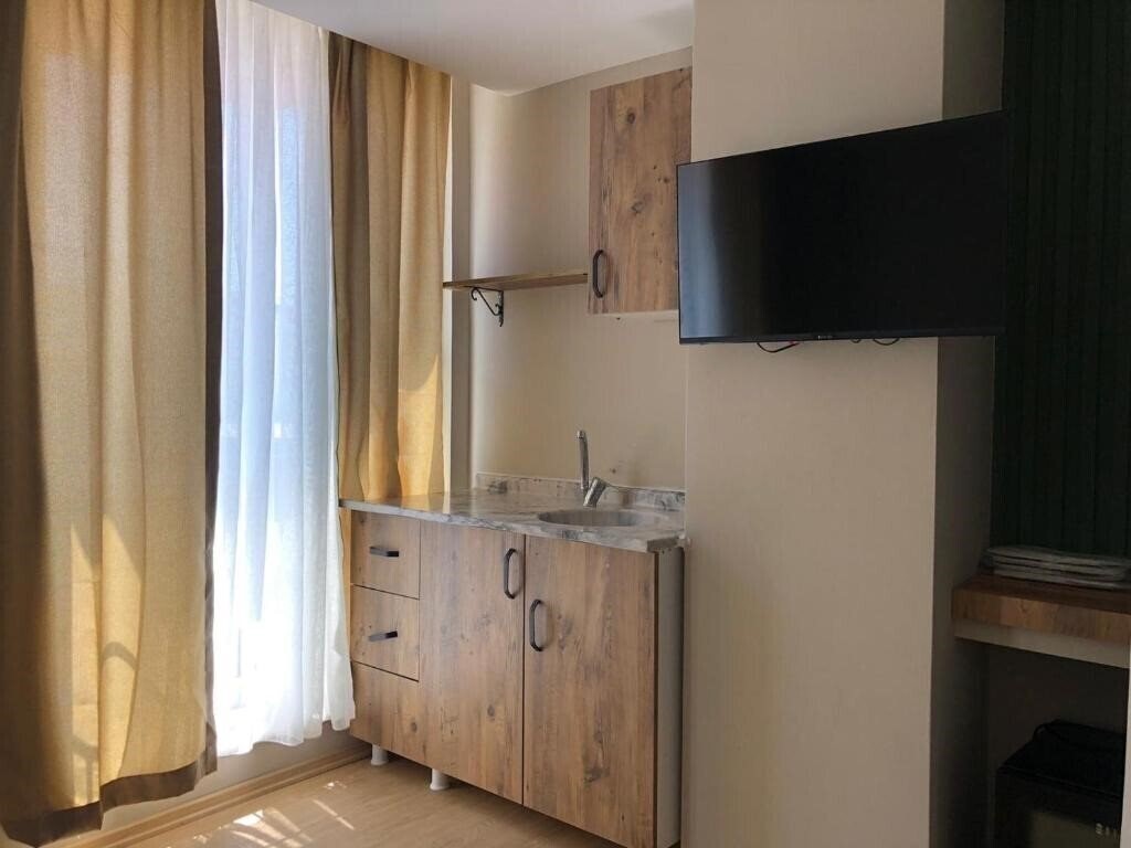 Готель Red Castle Hotel & Pub 3*