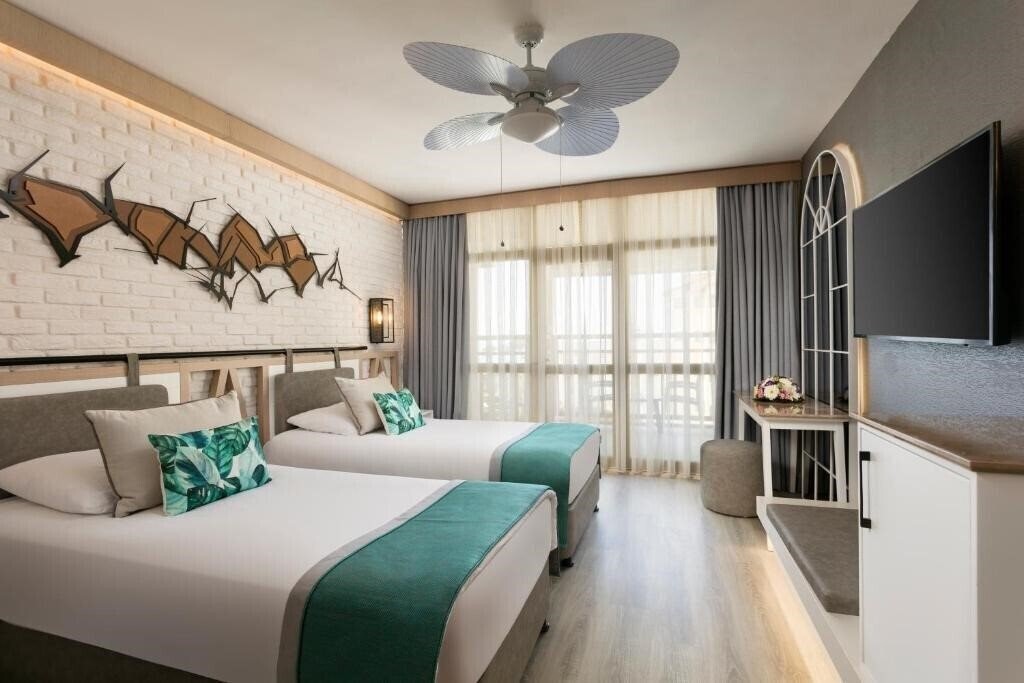 Фото Limak Arcadia Golf Resort 5*