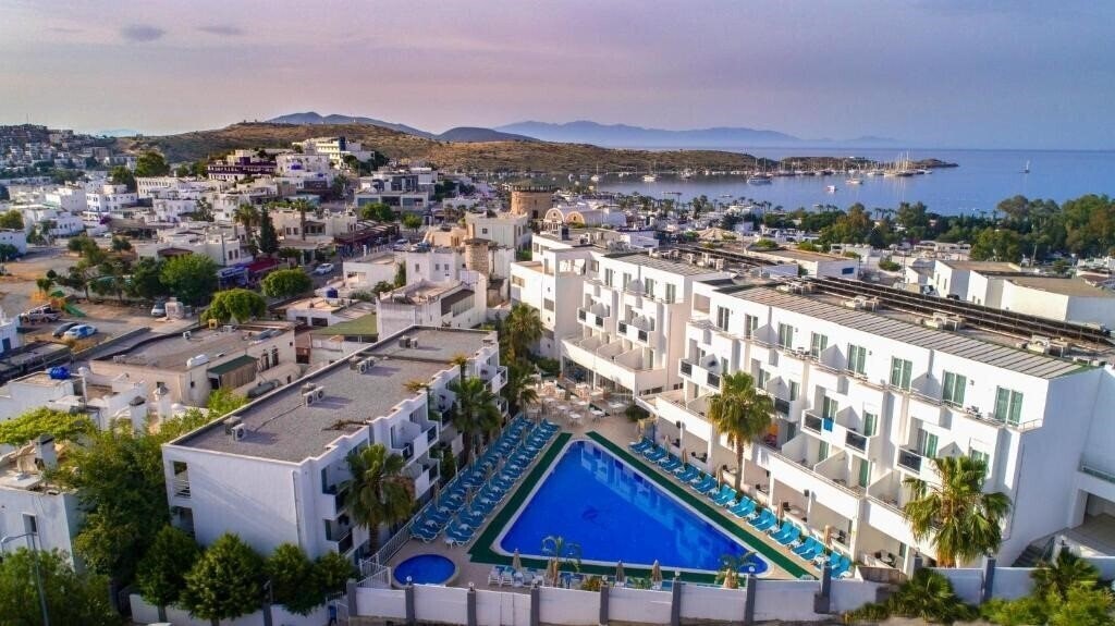 Hotel Club Shark Hotel 4*