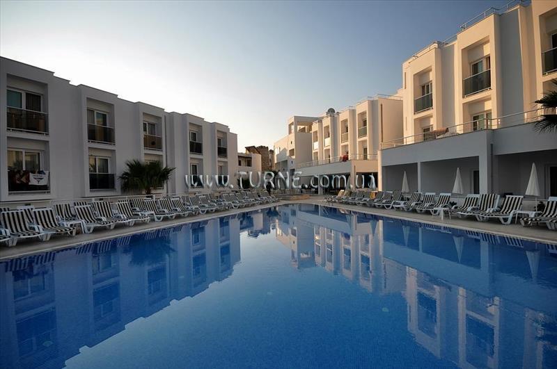 Hotel Club Shark Hotel 4*