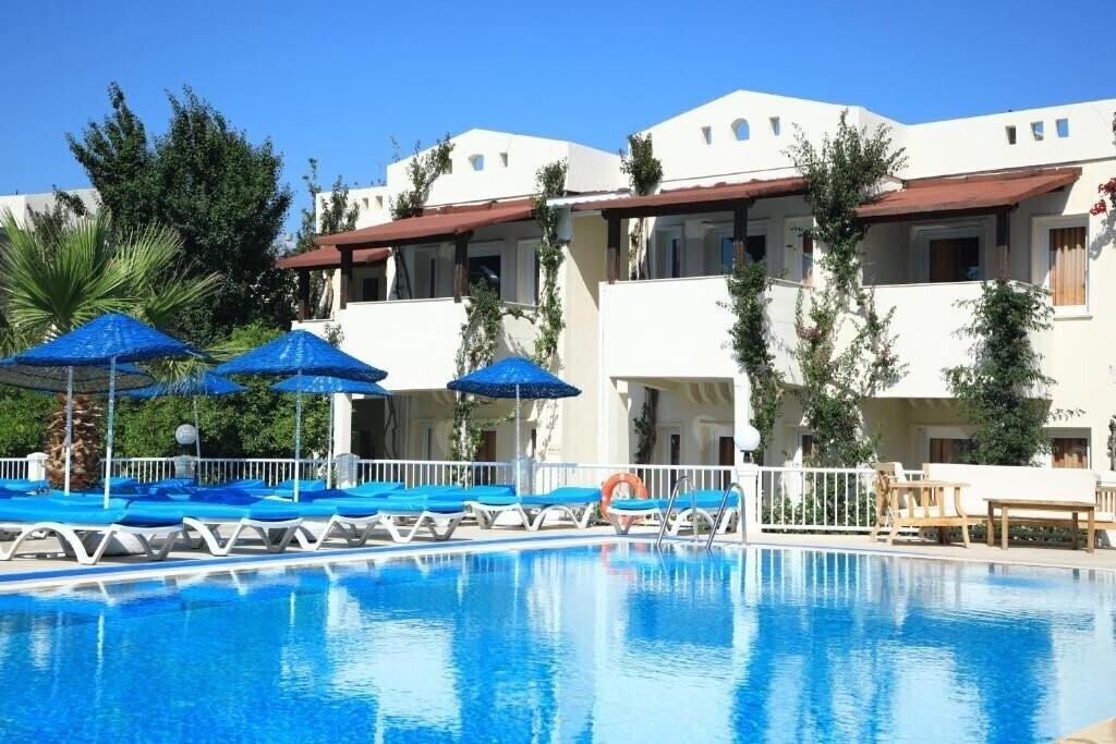 Зображення Summer Garden Suites & Beach Hotel 3*