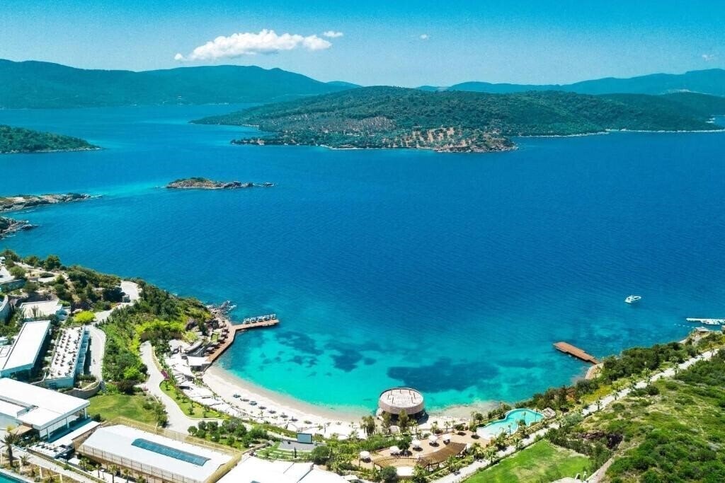 Готель Le Meridien Bodrum Beach Resort 5*