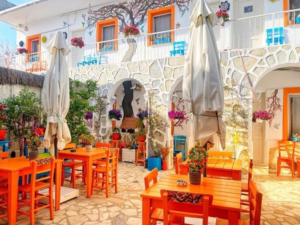 Zdjęcie Bodrum Sade Butik Pansiyon (ex. Bodrum Sade Pension, Sade Butik Otel, Sade Boutique Hotel) 3*