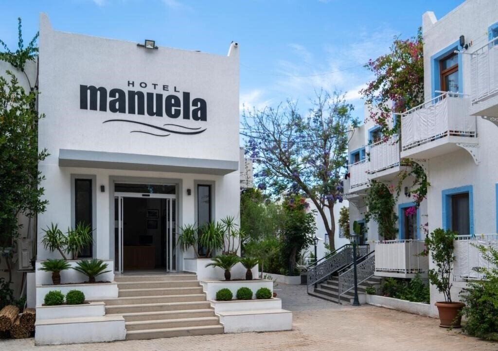 Отель Manuela Hotel 3*