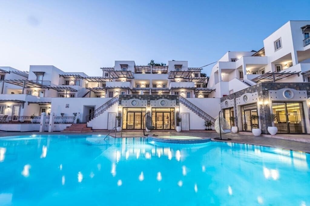 Готель Elementa Hotel 3*