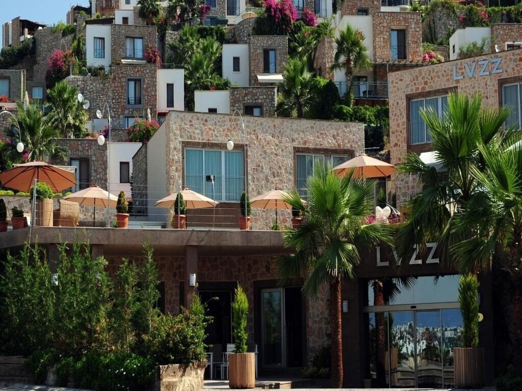 Hotel Lvzz Residences 4*