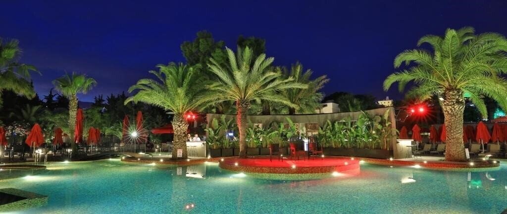 Зображення Very Chic Bodrum (ex. Very Chic Hotel, Magnific Hotel, Otium Senses Very Chic Hotel, Marvida Senses Very Chic, The Magnific) 5*