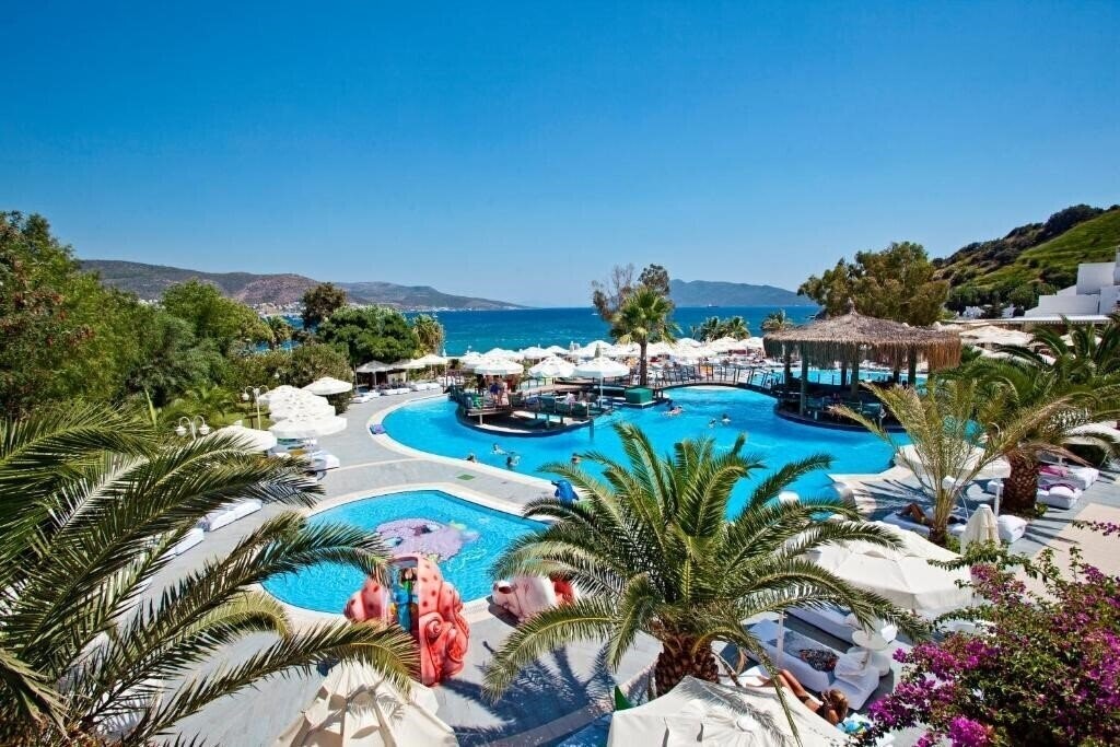 Hotel Salmakis Beach Resort And SPA 5*