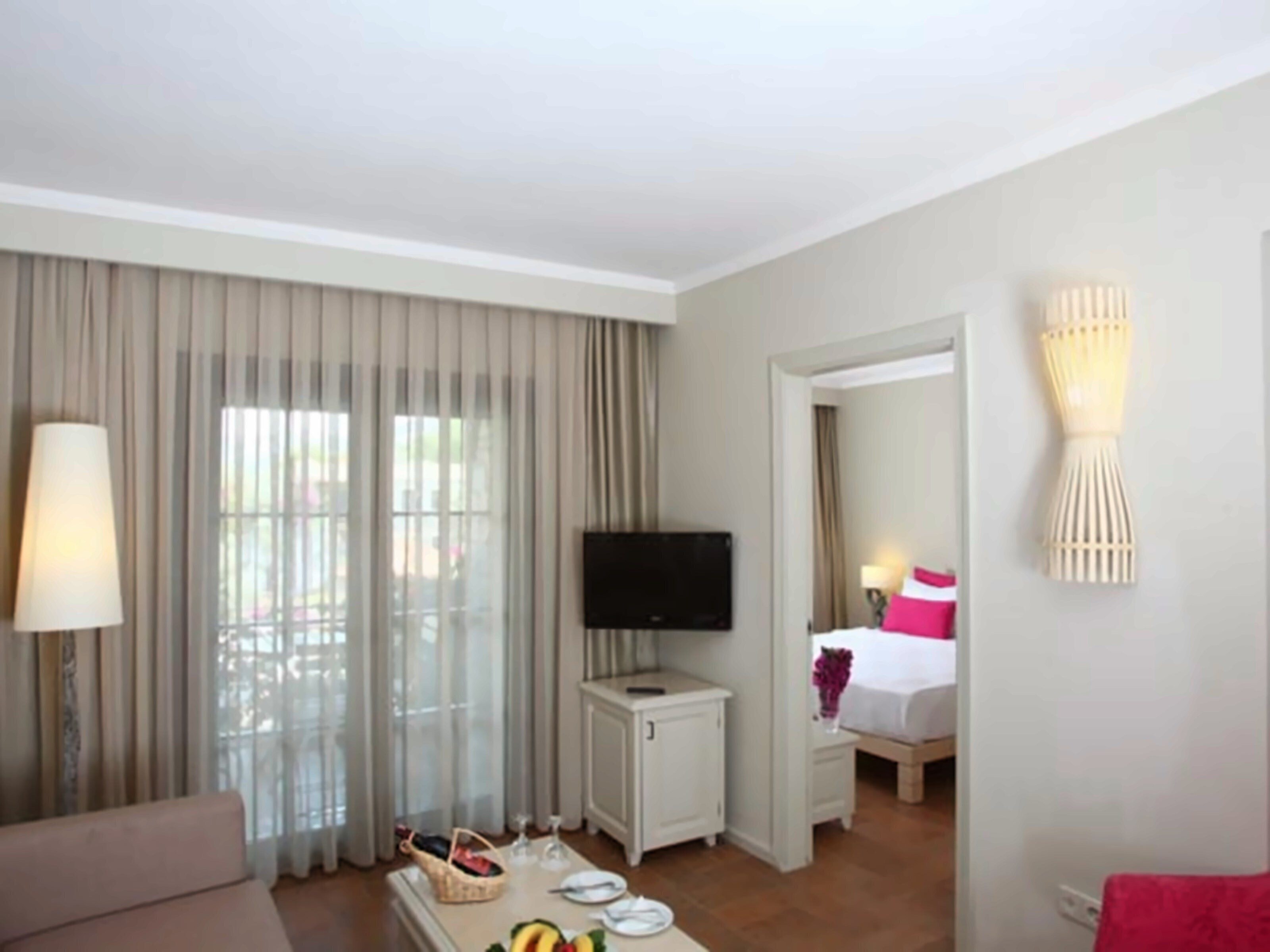 Zdjęcie Zeytinada Hotel 4*