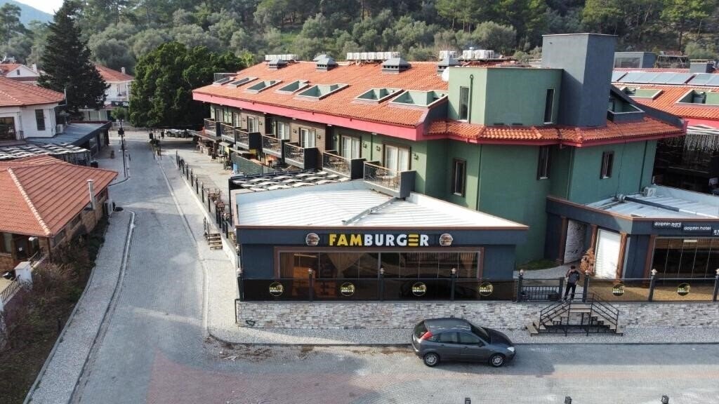 Готель Dolphin Park Hotel 3*